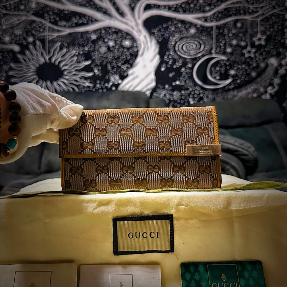 Authentic Vintage Gucci Beige and Brown Monogram Wallet ❌80% OFF SALE❌ - Picture 3 of 16